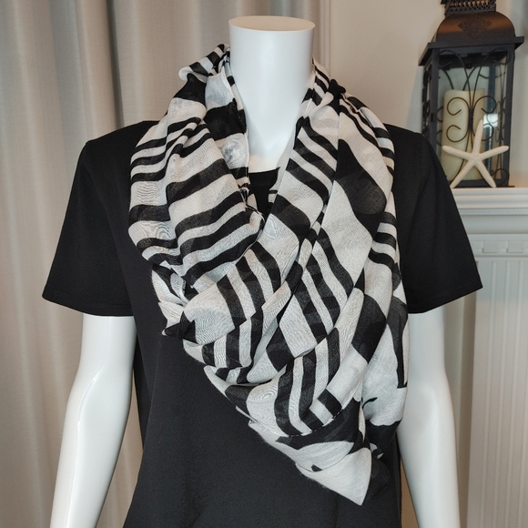 3 SCARFS, BLACK / WHITE BUNDLE - Picture 5 of 10